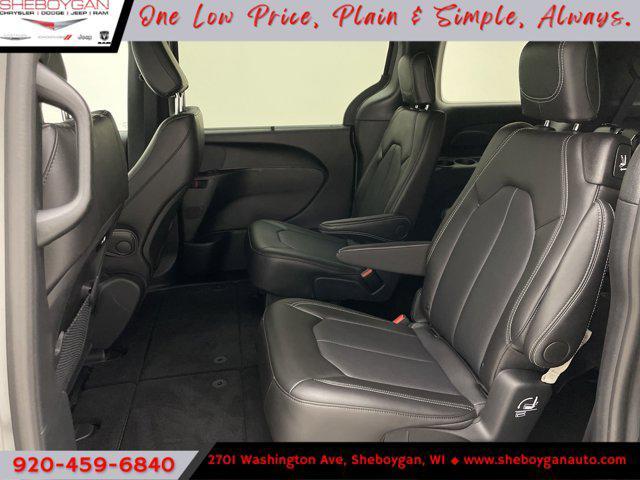 Photo of 2025 Ceramic Gray Clearcoat Chrysler Pacifica