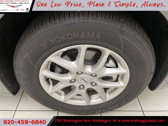 Photo of 2025 Ceramic Gray Clearcoat Chrysler Pacifica