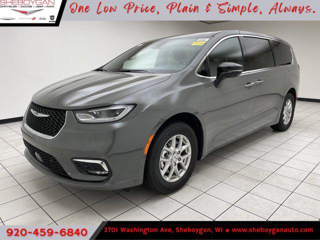 Photo of 2025 Ceramic Gray Clearcoat Chrysler Pacifica