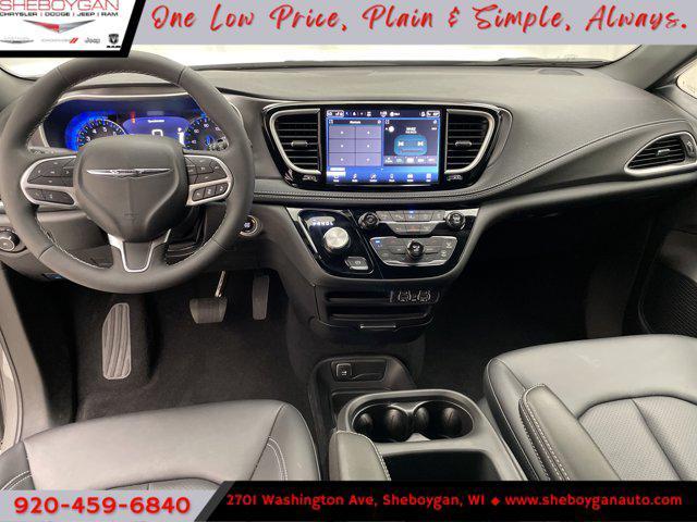 Photo of 2025 Ceramic Gray Clearcoat Chrysler Pacifica
