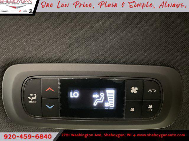 Photo of 2025 Ceramic Gray Clearcoat Chrysler Pacifica