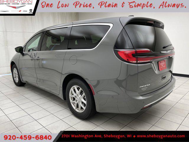 Photo of 2025 Ceramic Gray Clearcoat Chrysler Pacifica