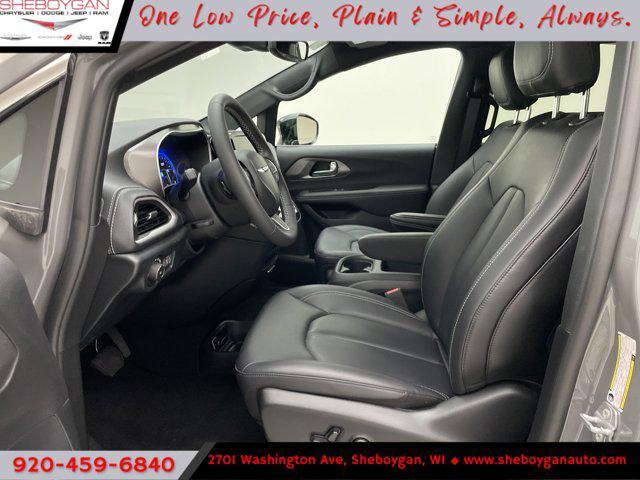 Photo of 2025 Ceramic Gray Clearcoat Chrysler Pacifica