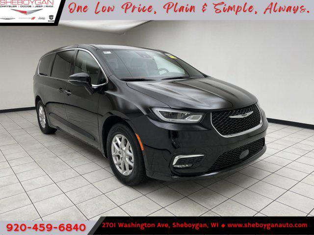 Photo of 2025 Diamond Black Crystal Pearlcoat Chrysler Pacifica