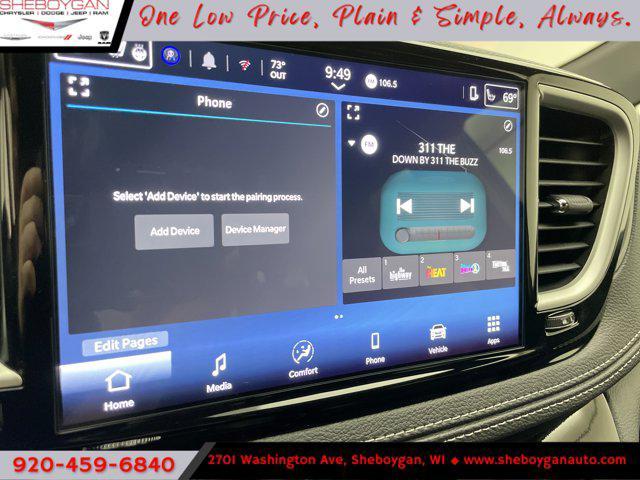 Photo of 2025 Diamond Black Crystal Pearlcoat Chrysler Pacifica