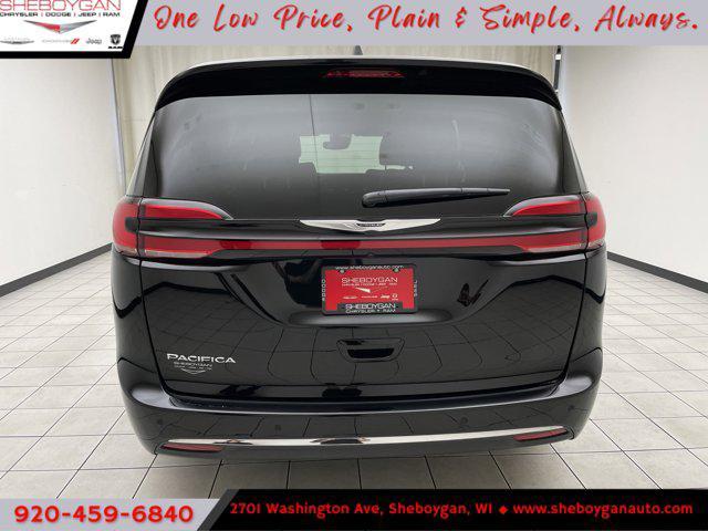 Photo of 2025 Diamond Black Crystal Pearlcoat Chrysler Pacifica