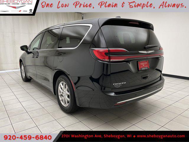 Photo of 2025 Diamond Black Crystal Pearlcoat Chrysler Pacifica