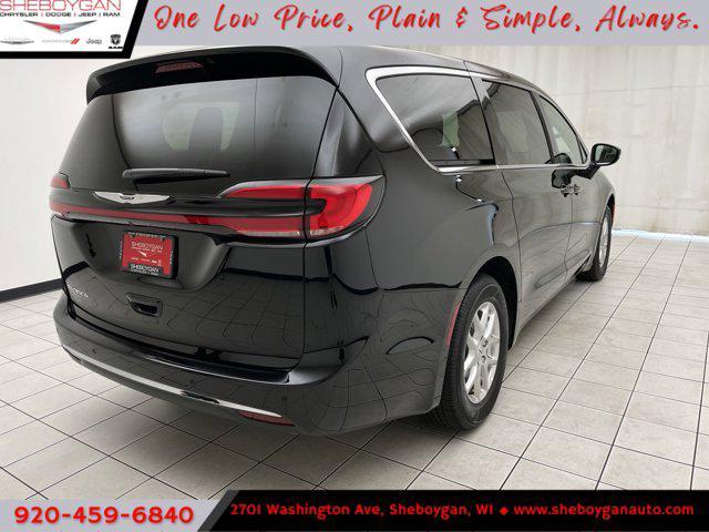 Photo of 2025 Diamond Black Crystal Pearlcoat Chrysler Pacifica