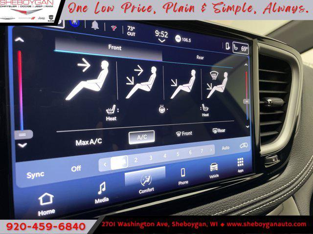 Photo of 2025 Diamond Black Crystal Pearlcoat Chrysler Pacifica