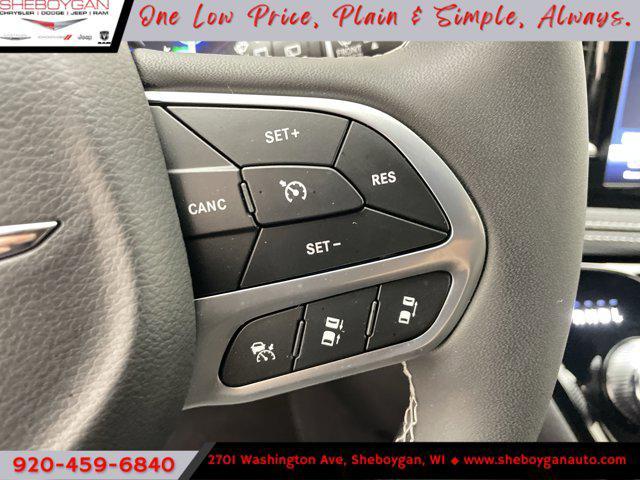 Photo of 2025 Diamond Black Crystal Pearlcoat Chrysler Pacifica