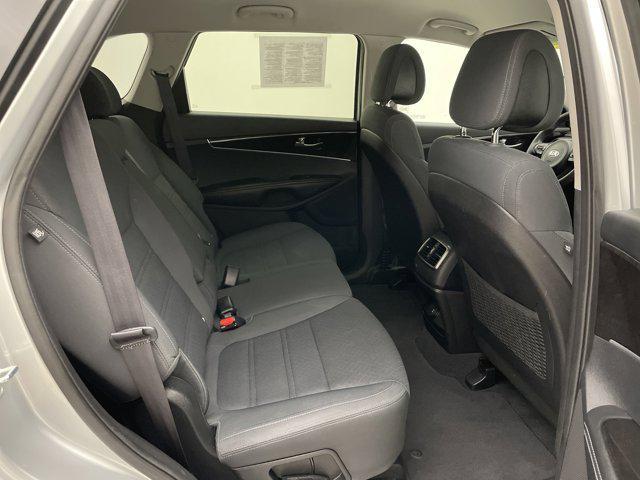 Photo of 2016 Sparkling Silver Kia Sorento
