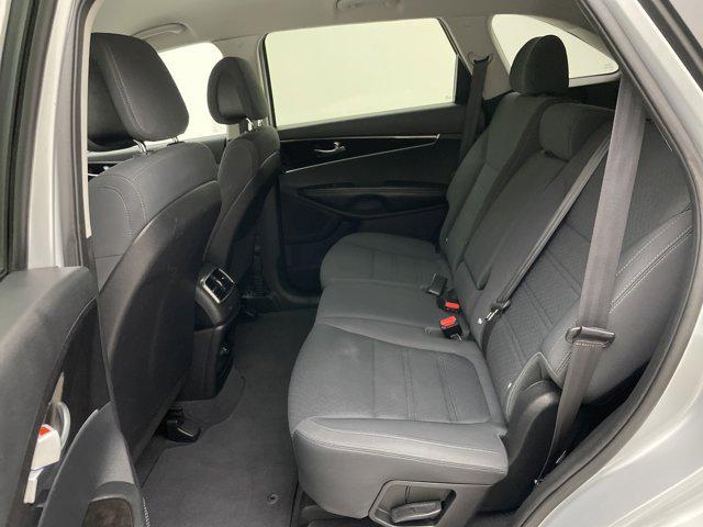 Photo of 2016 Sparkling Silver Kia Sorento