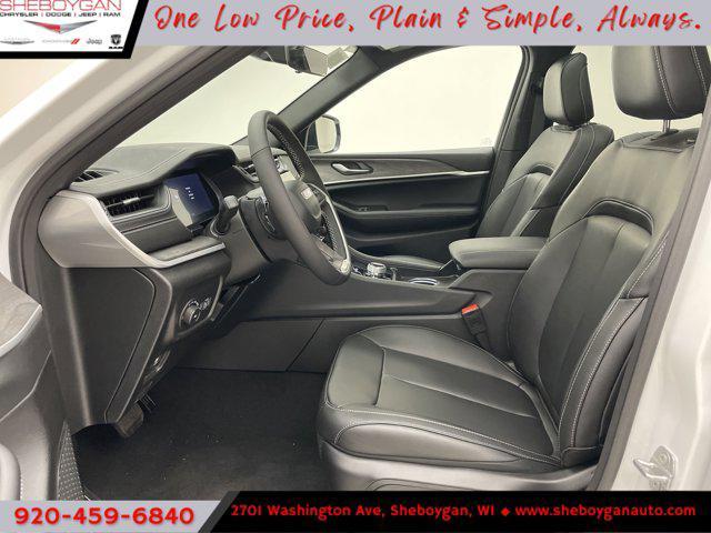 Photo of 2025 BRIGHT WHITE CLEAR Jeep Grand Cherokee L