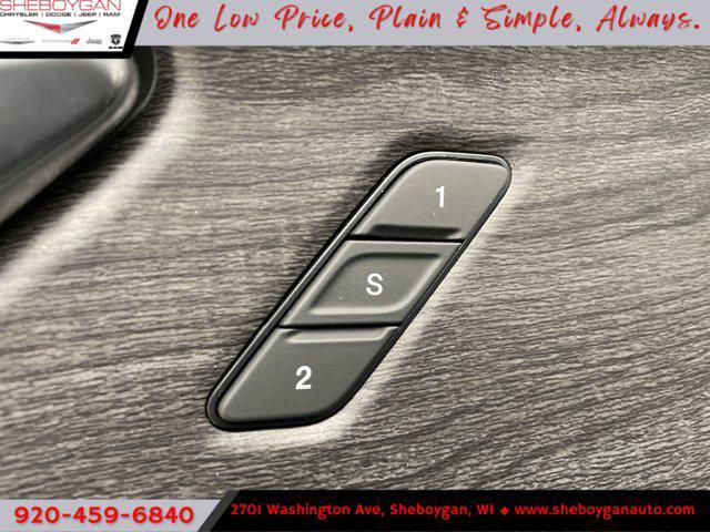 Photo of 2025 BRIGHT WHITE CLEAR Jeep Grand Cherokee L