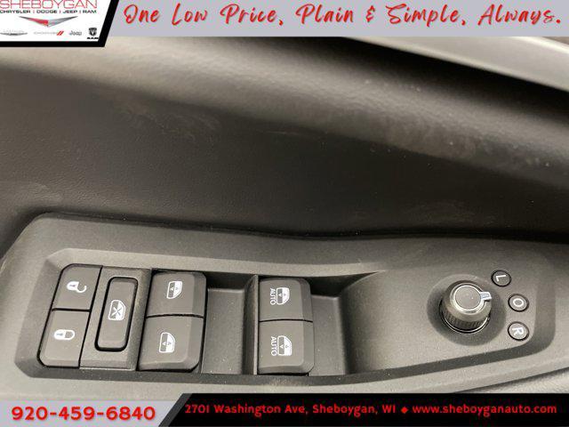 Photo of 2025 BRIGHT WHITE CLEAR Jeep Grand Cherokee L