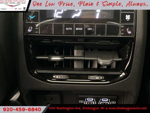 Photo of 2025 BRIGHT WHITE CLEAR Jeep Grand Cherokee L