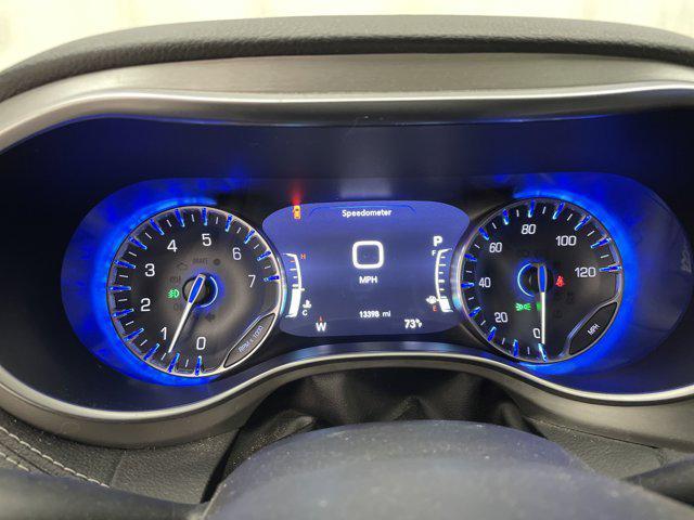 Photo of 2022 Bright White Clearcoat Chrysler Pacifica