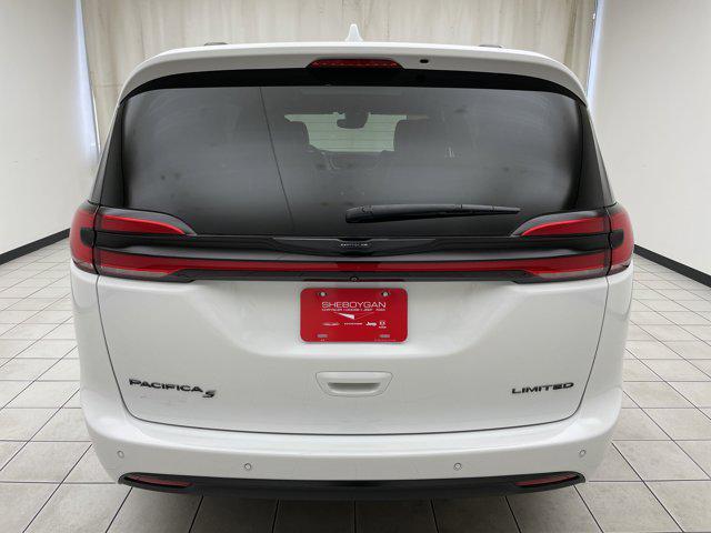 Photo of 2022 Bright White Clearcoat Chrysler Pacifica