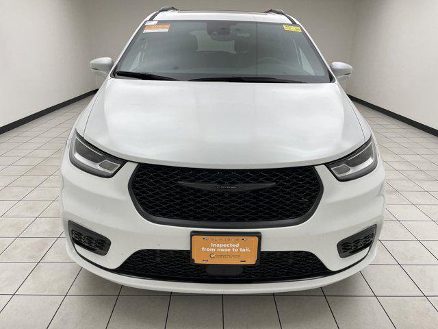 Photo of 2022 Bright White Clearcoat Chrysler Pacifica