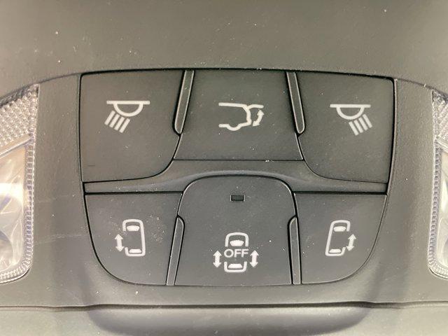 Photo of 2022 Bright White Clearcoat Chrysler Pacifica