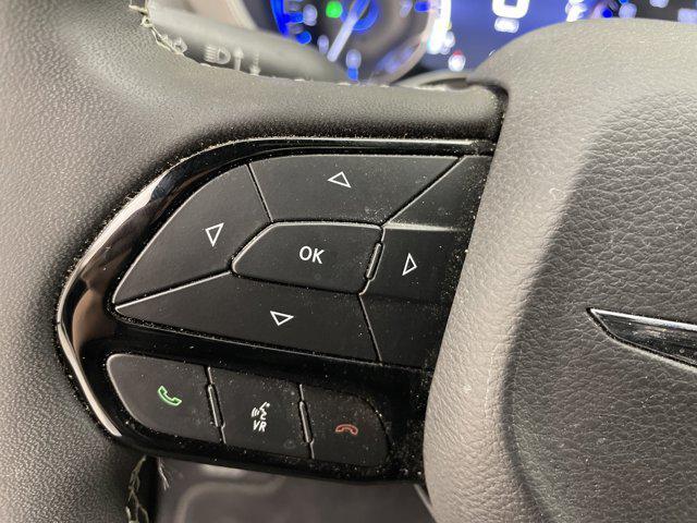 Photo of 2022 Bright White Clearcoat Chrysler Pacifica