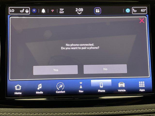 Photo of 2022 Bright White Clearcoat Chrysler Pacifica