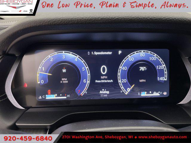 Photo of 2025 Diamond Black Crystal Pearlcoat Jeep Grand Cherokee L