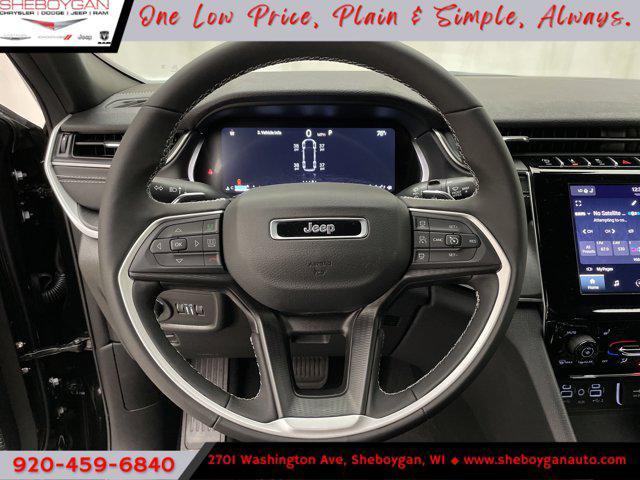 Photo of 2025 Diamond Black Crystal Pearlcoat Jeep Grand Cherokee L
