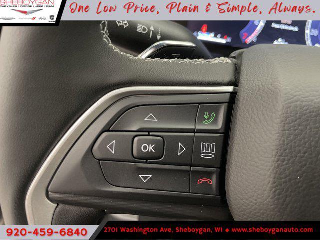 Photo of 2025 Diamond Black Crystal Pearlcoat Jeep Grand Cherokee L