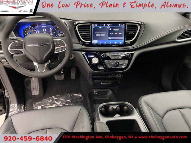 Photo of 2025 Diamond Black Crystal Pearlcoat Chrysler Pacifica