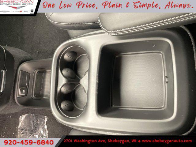 Photo of 2025 Diamond Black Crystal Pearlcoat Chrysler Pacifica