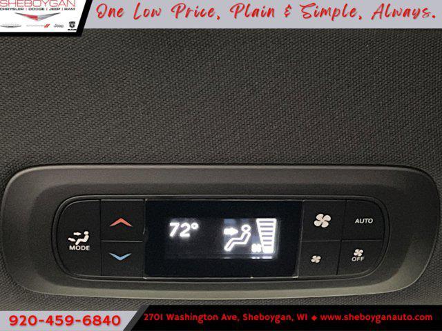 Photo of 2025 Diamond Black Crystal Pearlcoat Chrysler Pacifica