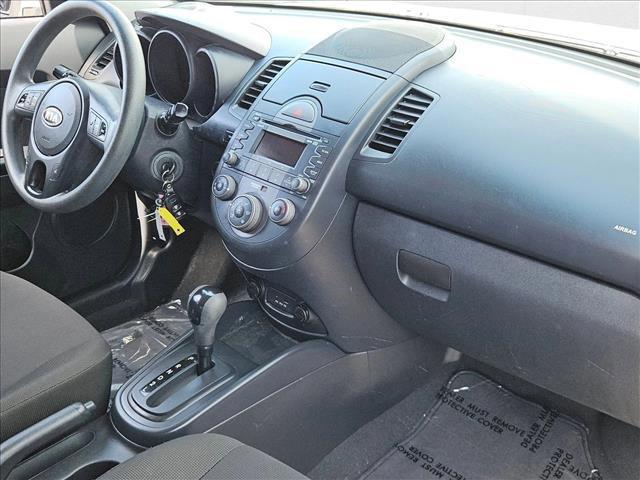 Photo of 2010 Clear White Kia Soul