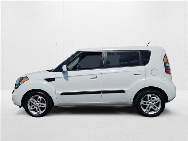 Photo of 2010 Clear White Kia Soul