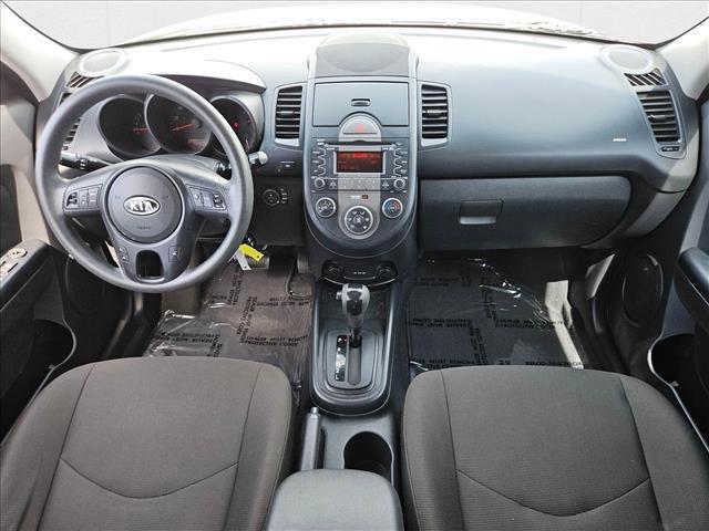 Photo of 2010 Clear White Kia Soul