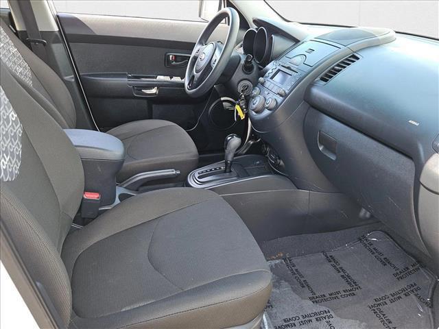 Photo of 2010 Clear White Kia Soul