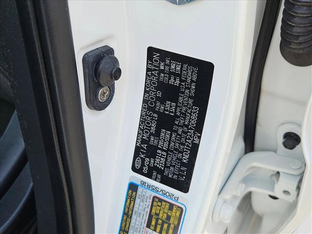 Photo of 2010 Clear White Kia Soul