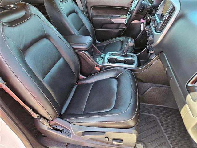 Photo of 2019 Summit White Chevrolet Colorado