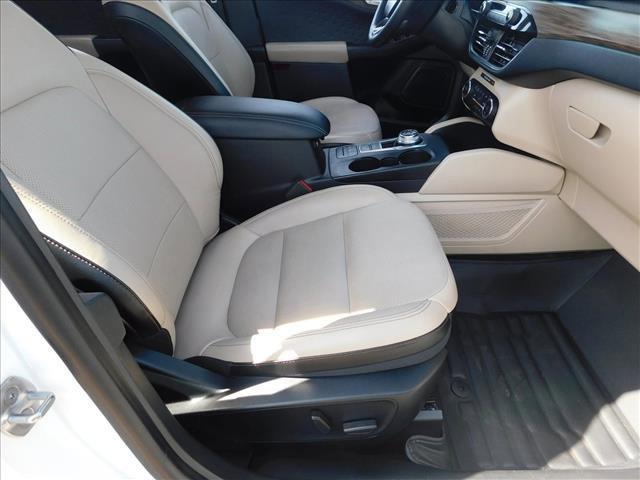 Photo of 2020 Star White Metallic Tri-Coat Ford Escape