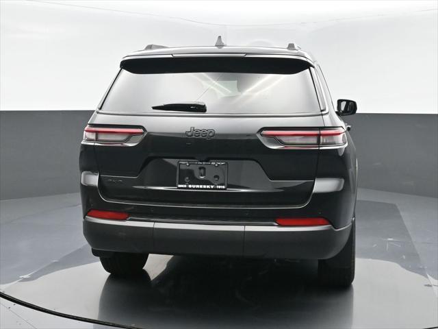 Photo of 2025 Diamond Black Crystal Pearlcoat Jeep Grand Cherokee L