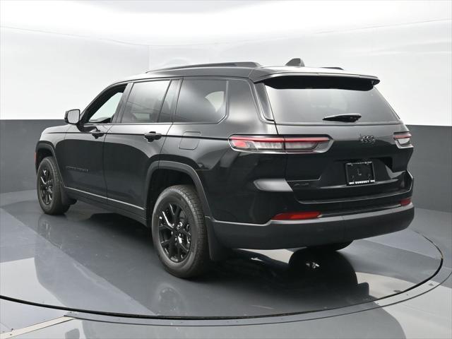 Photo of 2025 Diamond Black Crystal Pearlcoat Jeep Grand Cherokee L
