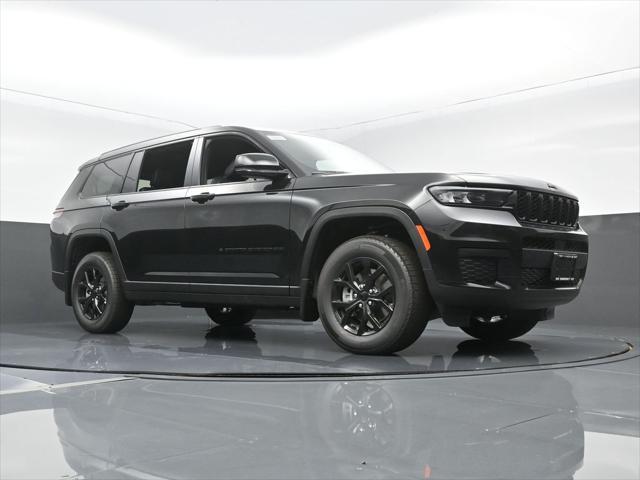 Photo of 2025 Diamond Black Crystal Pearlcoat Jeep Grand Cherokee L