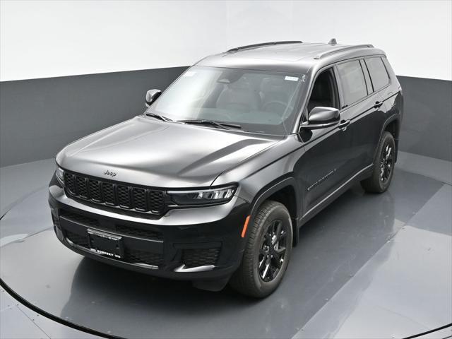 Photo of 2025 Diamond Black Crystal Pearlcoat Jeep Grand Cherokee L