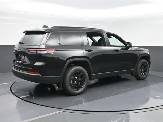 Photo of 2025 Diamond Black Crystal Pearlcoat Jeep Grand Cherokee L