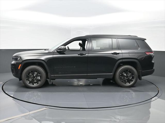 Photo of 2025 Diamond Black Crystal Pearlcoat Jeep Grand Cherokee L