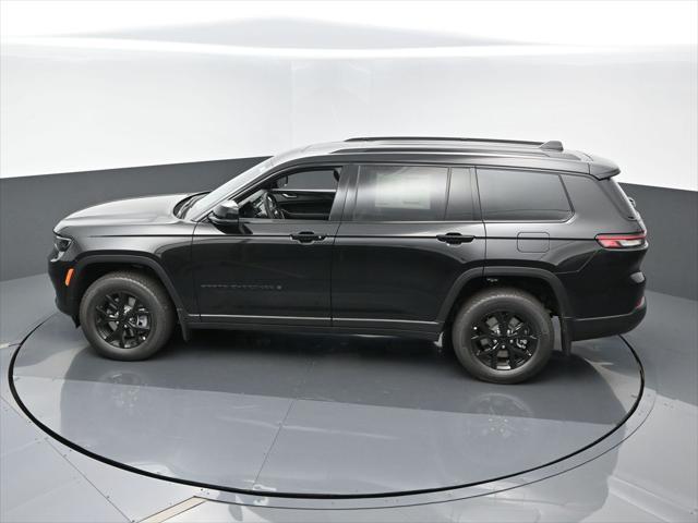 Photo of 2025 Diamond Black Crystal Pearlcoat Jeep Grand Cherokee L