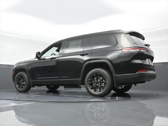 Photo of 2025 Diamond Black Crystal Pearlcoat Jeep Grand Cherokee L