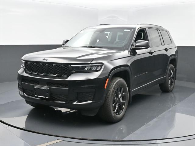 Photo of 2025 Diamond Black Crystal Pearlcoat Jeep Grand Cherokee L