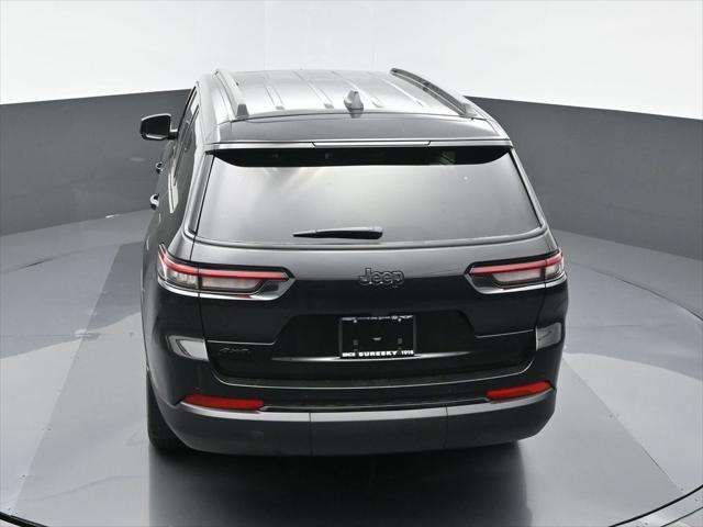 Photo of 2025 Diamond Black Crystal Pearlcoat Jeep Grand Cherokee L