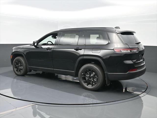 Photo of 2025 Diamond Black Crystal Pearlcoat Jeep Grand Cherokee L